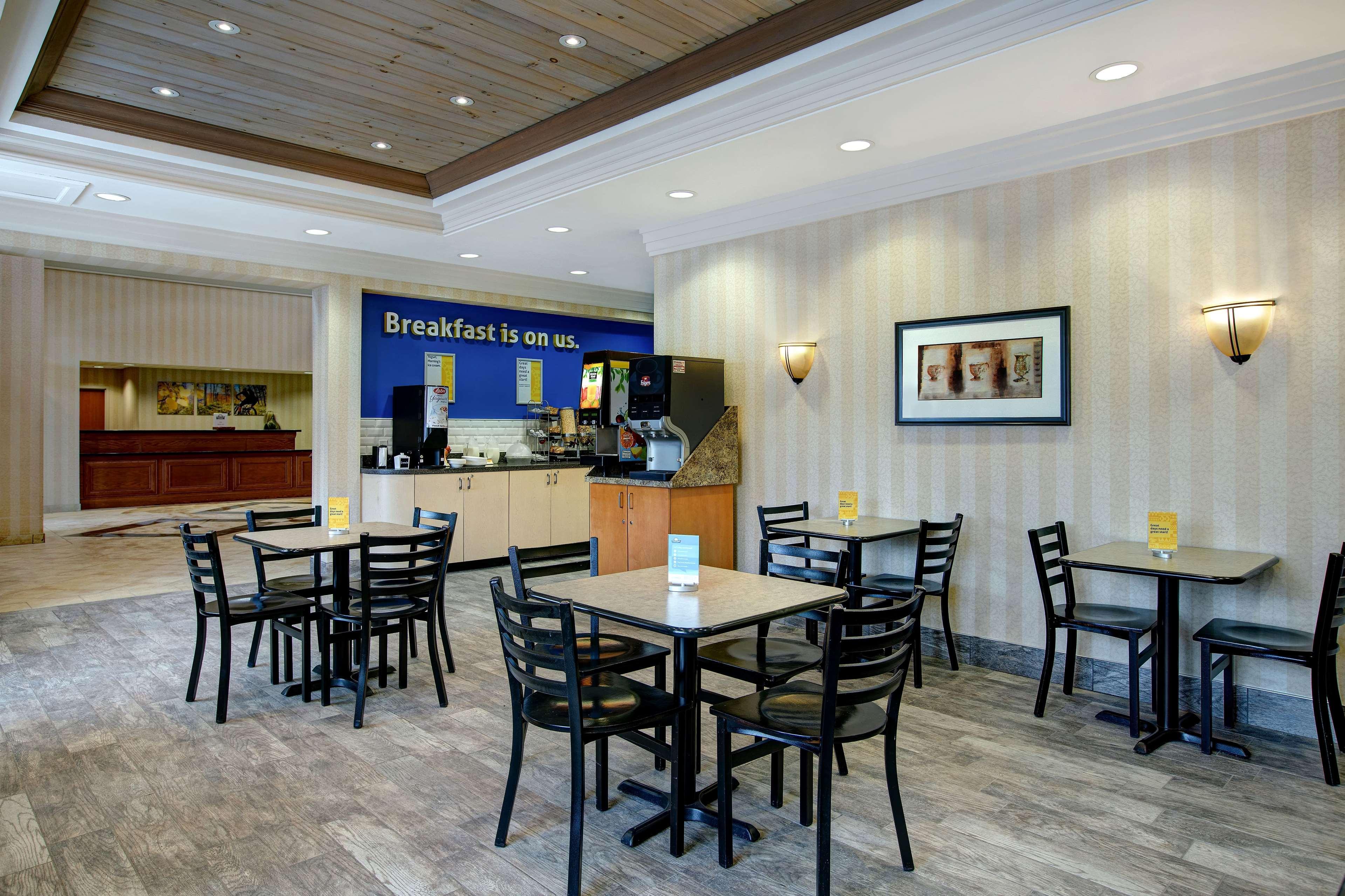 Days Inn & Suites By Wyndham Collingwood Εξωτερικό φωτογραφία